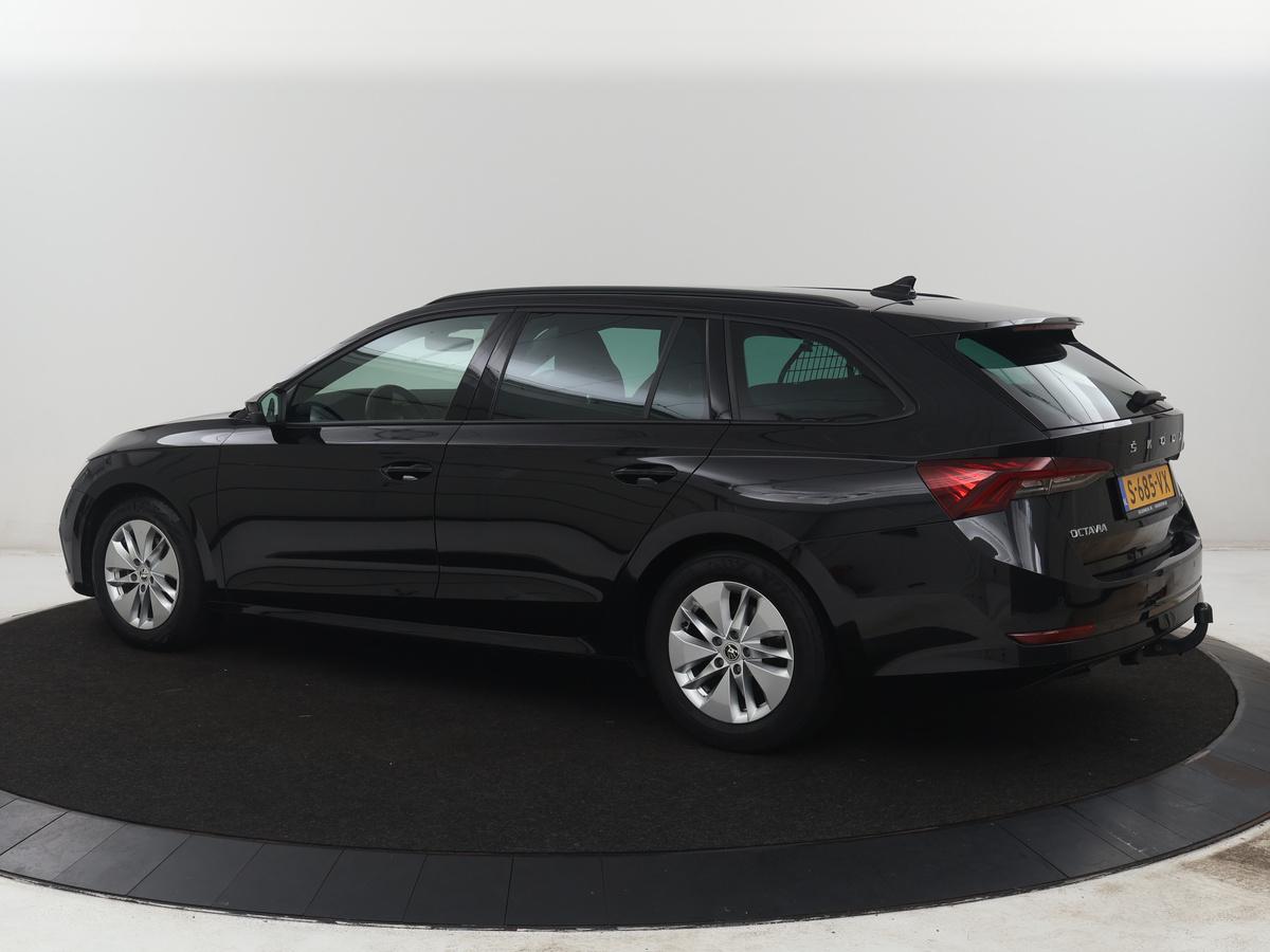 Škoda Octavia Skoda Octavia Combi1.5 e-TSI Sport Business | Stoelverwarming | Cruise control | Sfeerverlichting | Carplay | Navigatie | DAB | Park assist | Climate control | Trekhaak