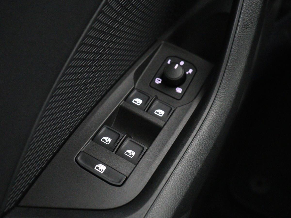 Škoda Octavia Skoda Octavia Combi1.5 e-TSI Sport Business | Stoelverwarming | Cruise control | Sfeerverlichting | Carplay | Navigatie | DAB | Park assist | Climate control | Trekhaak