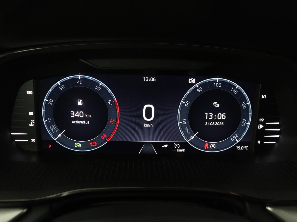 Škoda Octavia Skoda Octavia Combi1.5 e-TSI Sport Business | Stoelverwarming | Cruise control | Sfeerverlichting | Carplay | Navigatie | DAB | Park assist | Climate control | Trekhaak
