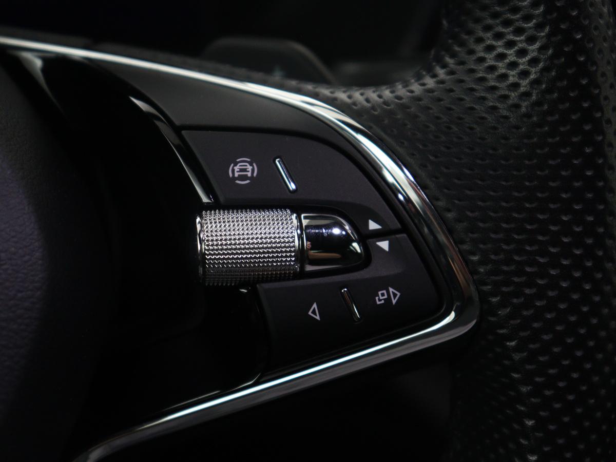 Škoda Octavia Skoda Octavia Combi1.5 e-TSI Sport Business | Stoelverwarming | Cruise control | Sfeerverlichting | Carplay | Navigatie | DAB | Park assist | Climate control | Trekhaak
