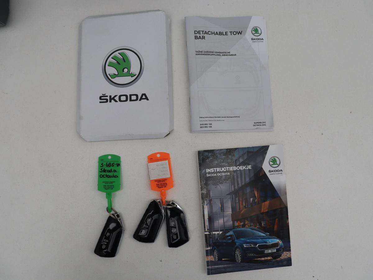 Škoda Octavia Skoda Octavia Combi1.5 e-TSI Sport Business | Stoelverwarming | Cruise control | Sfeerverlichting | Carplay | Navigatie | DAB | Park assist | Climate control | Trekhaak