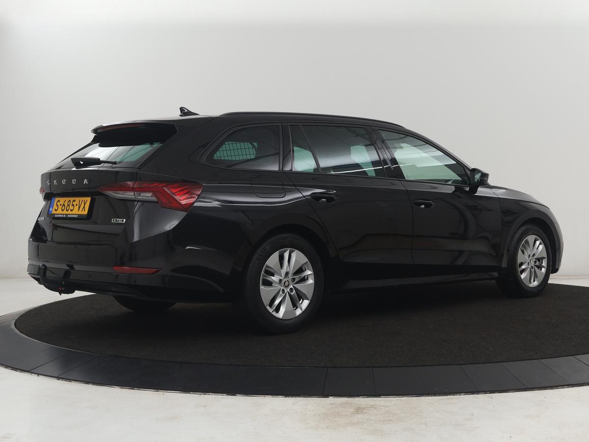 Škoda Octavia Skoda Octavia Combi1.5 e-TSI Sport Business | Stoelverwarming | Cruise control | Sfeerverlichting | Carplay | Navigatie | DAB | Park assist | Climate control | Trekhaak
