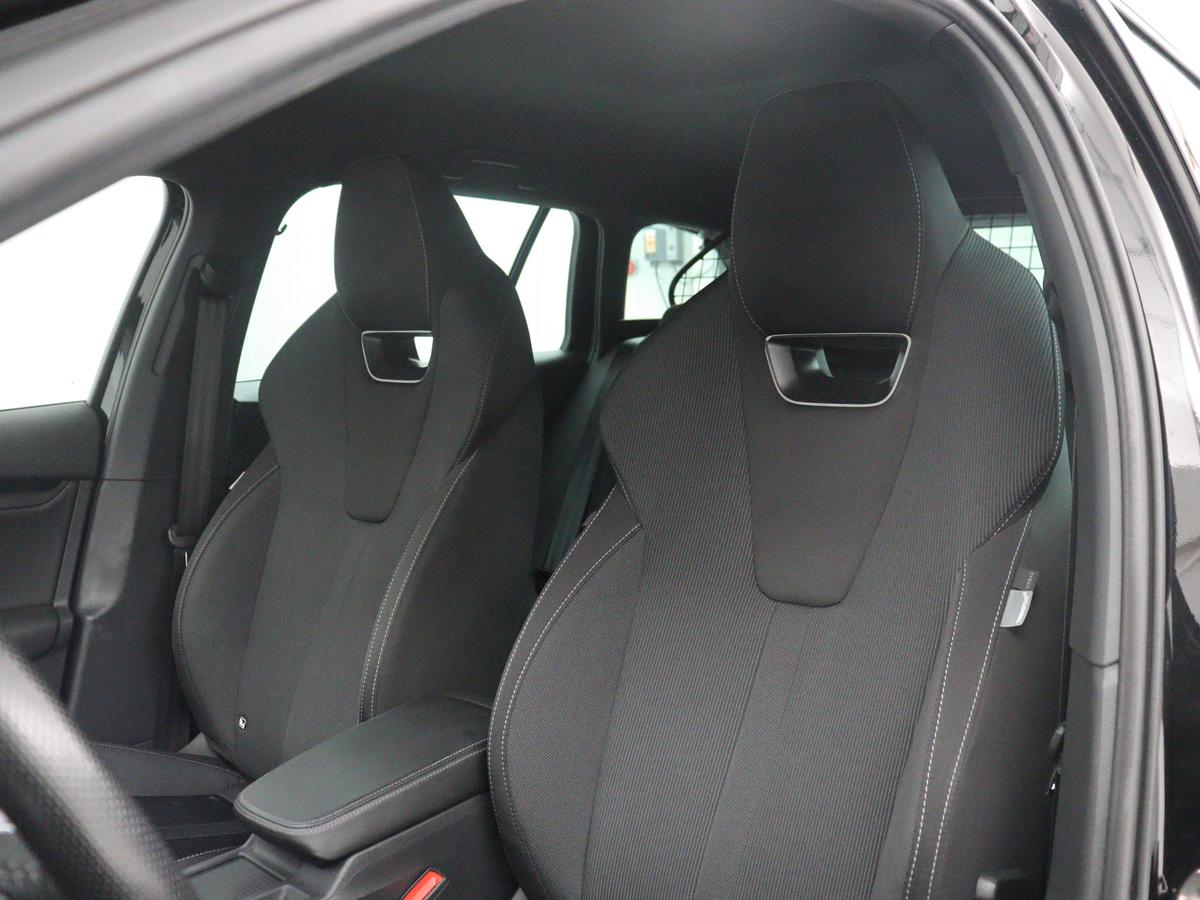 Škoda Octavia Skoda Octavia Combi1.5 e-TSI Sport Business | Stoelverwarming | Cruise control | Sfeerverlichting | Carplay | Navigatie | DAB | Park assist | Climate control | Trekhaak
