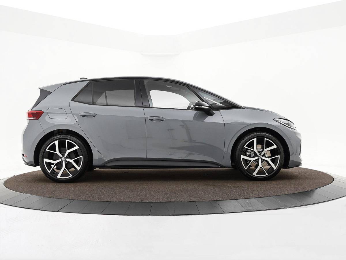 Volkswagen ID.3 Neo Volkswagen ID.3 Neo Life 61 kWh accu 190 PK Elektr. aandrijving · Comfort Pakket · Zijruiten achter en achterruit getint ·