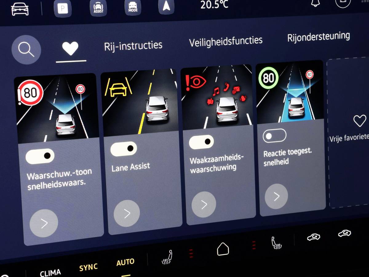 Volkswagen ID.3 Neo Volkswagen ID.3 Neo Life 61 kWh accu 190 PK Elektr. aandrijving · Comfort Pakket · Zijruiten achter en achterruit getint ·