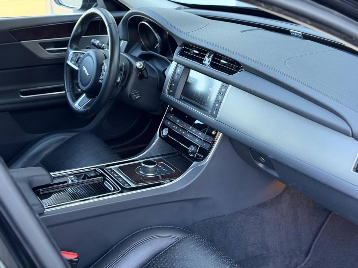 Jaguar XF Jaguar XF 2.0 Portfolio Org NL|Carplay|Leder|Goed onderhoud!
