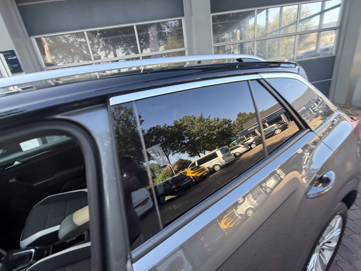 Volkswagen T-Roc Volkswagen T-Roc 1.5 TSI Sport Business R Automaat,navi,Trekhaak,Stoelverwarming,18Inch Bj 2019 Hoge Zit 150 pk