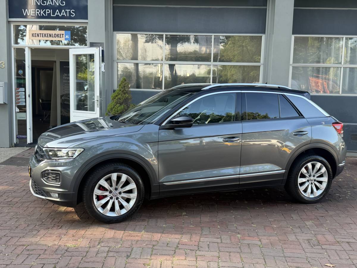 Volkswagen T-Roc Volkswagen T-Roc 1.5 TSI Sport Business R Automaat,navi,Trekhaak,Stoelverwarming,18Inch Bj 2019 Hoge Zit 150 pk
