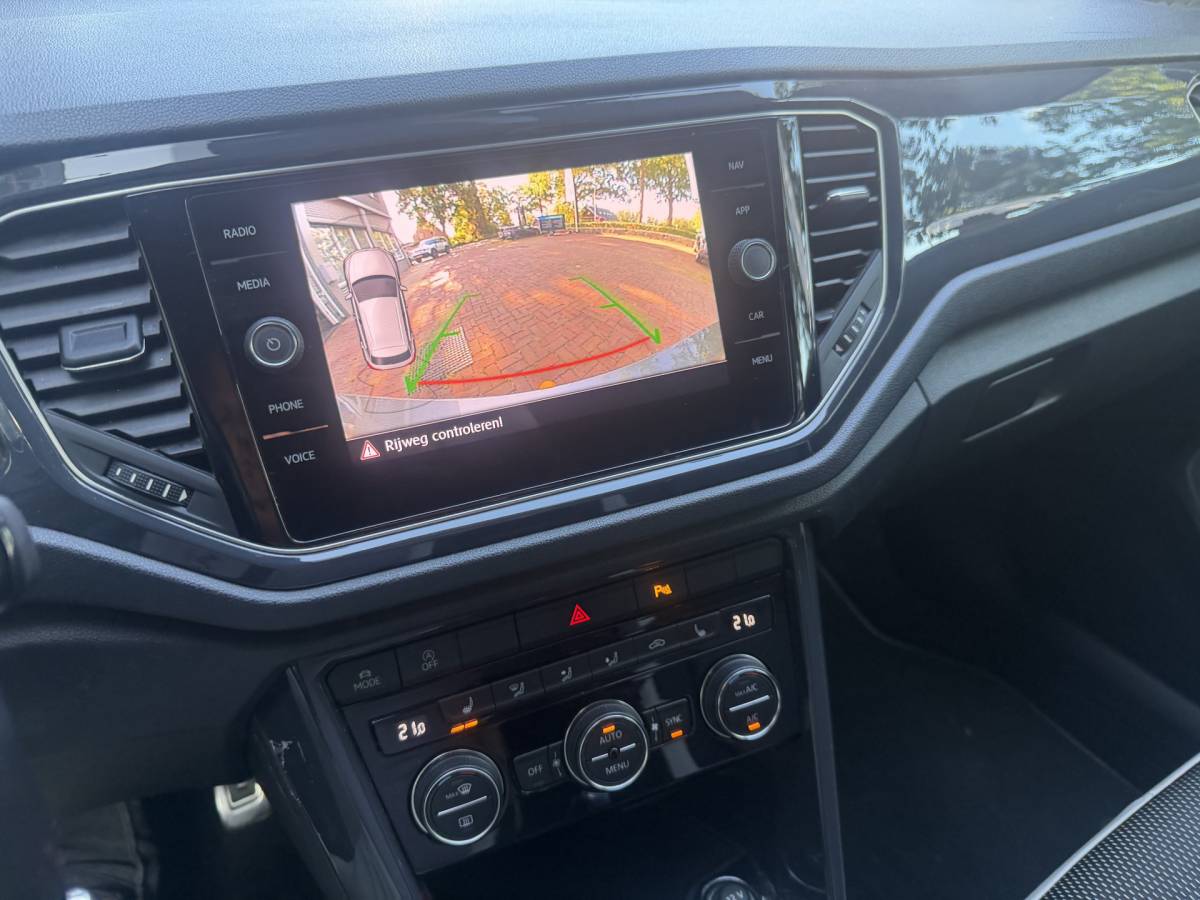 Volkswagen T-Roc Volkswagen T-Roc 1.5 TSI Sport Business R Automaat,navi,Trekhaak,Stoelverwarming,18Inch Bj 2019 Hoge Zit 150 pk