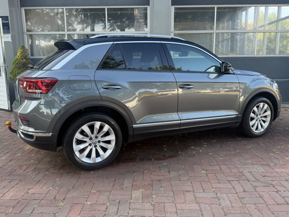 Volkswagen T-Roc Volkswagen T-Roc 1.5 TSI Sport Business R Automaat,navi,Trekhaak,Stoelverwarming,18Inch Bj 2019 Hoge Zit 150 pk