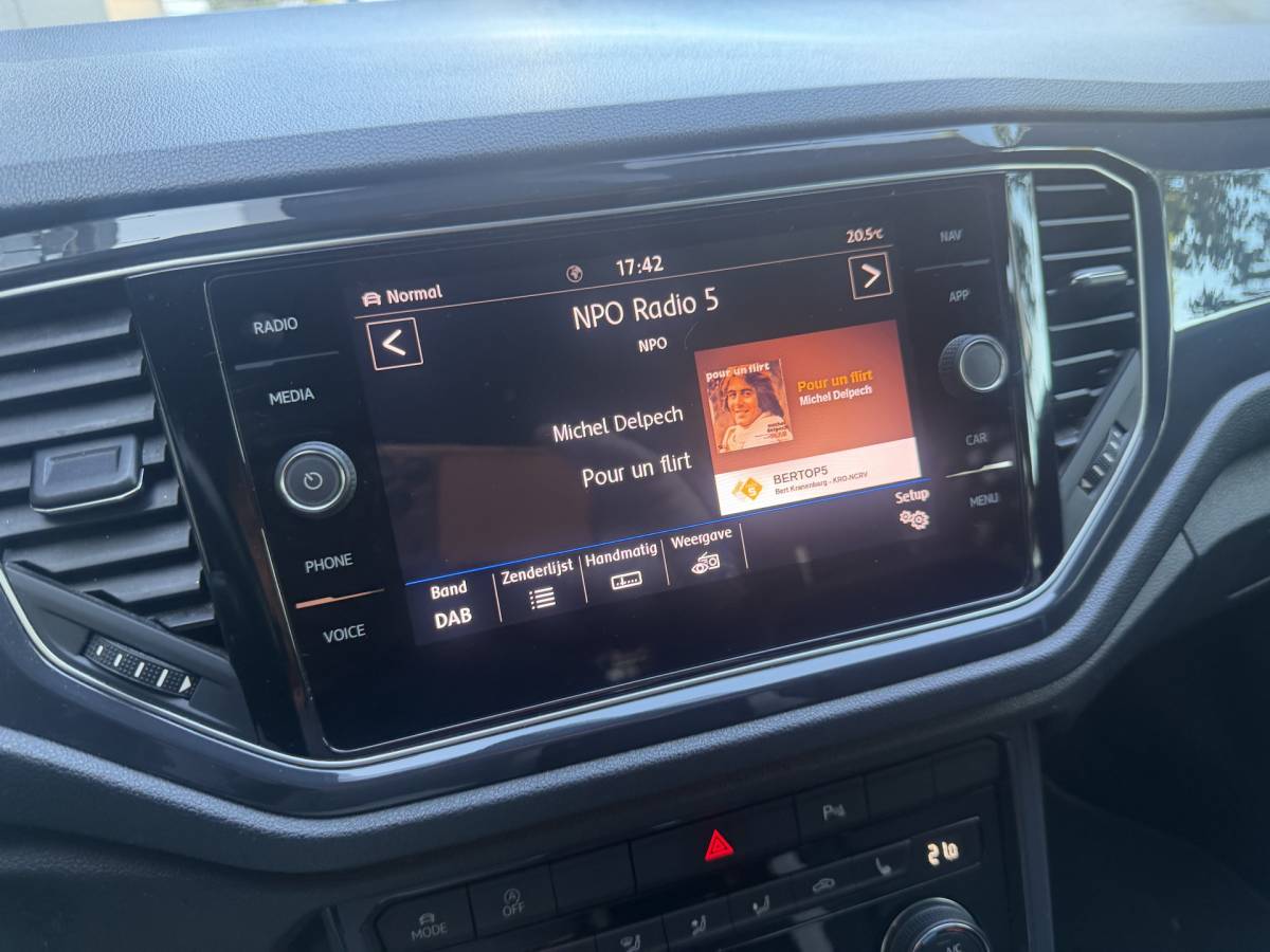 Volkswagen T-Roc Volkswagen T-Roc 1.5 TSI Sport Business R Automaat,navi,Trekhaak,Stoelverwarming,18Inch Bj 2019 Hoge Zit 150 pk