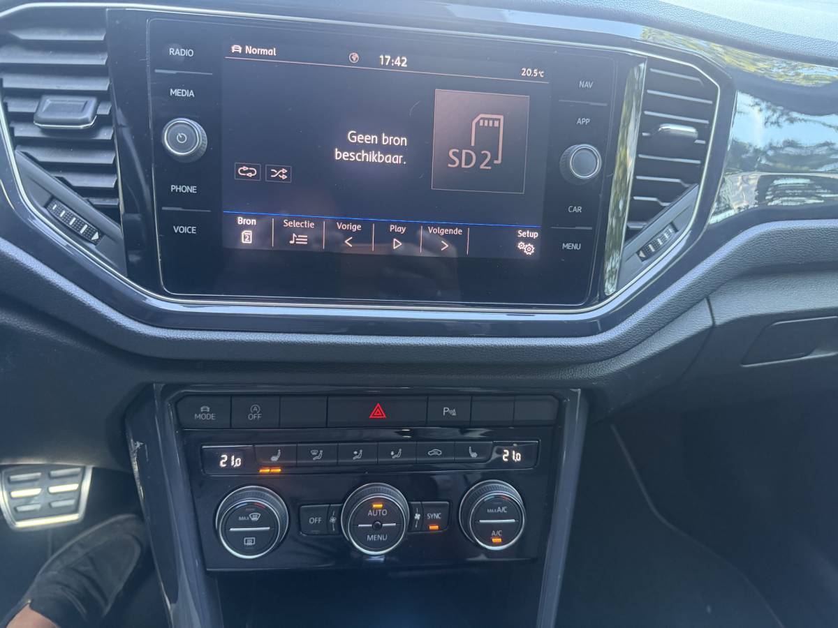 Volkswagen T-Roc Volkswagen T-Roc 1.5 TSI Sport Business R Automaat,navi,Trekhaak,Stoelverwarming,18Inch Bj 2019 Hoge Zit 150 pk