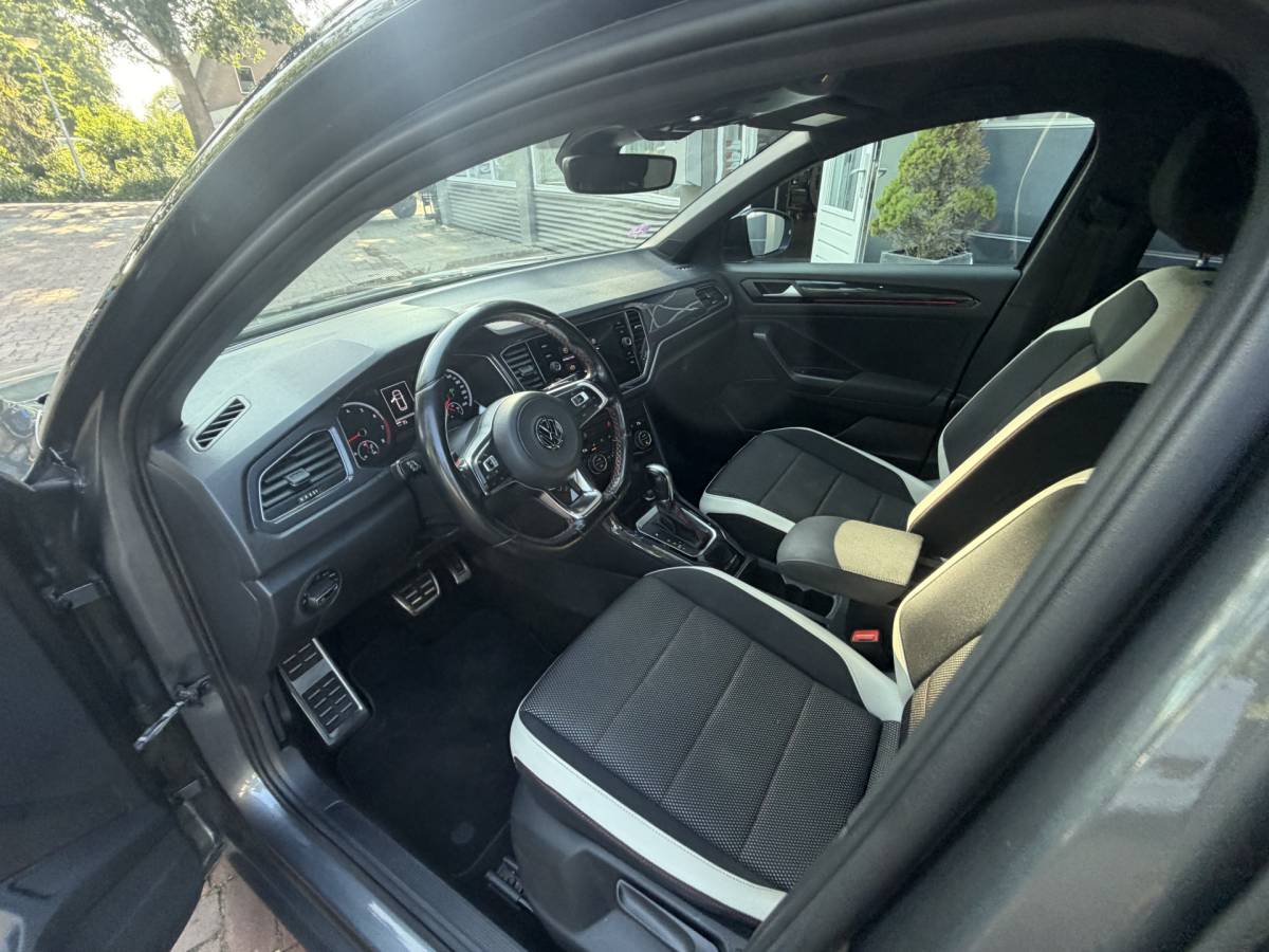 Volkswagen T-Roc Volkswagen T-Roc 1.5 TSI Sport Business R Automaat,navi,Trekhaak,Stoelverwarming,18Inch Bj 2019 Hoge Zit 150 pk