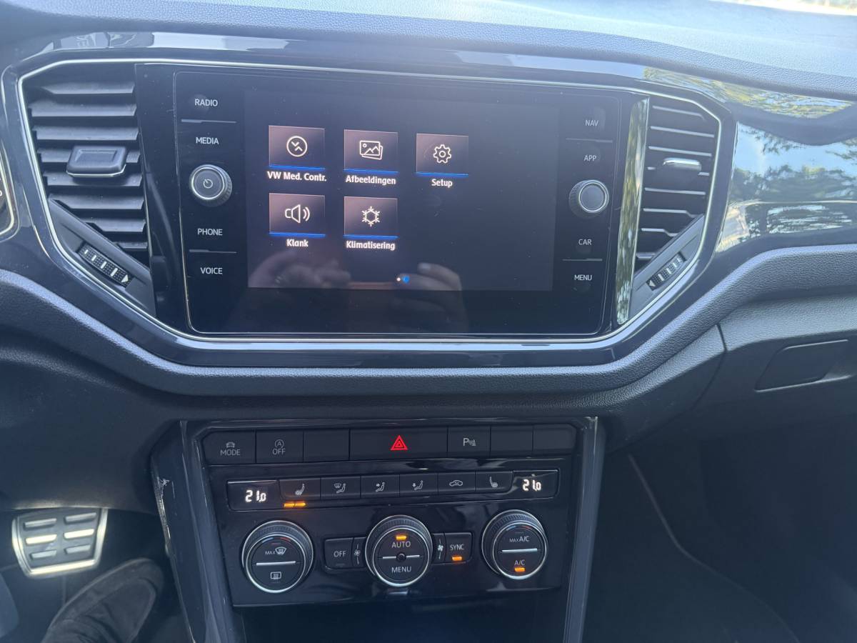 Volkswagen T-Roc Volkswagen T-Roc 1.5 TSI Sport Business R Automaat,navi,Trekhaak,Stoelverwarming,18Inch Bj 2019 Hoge Zit 150 pk