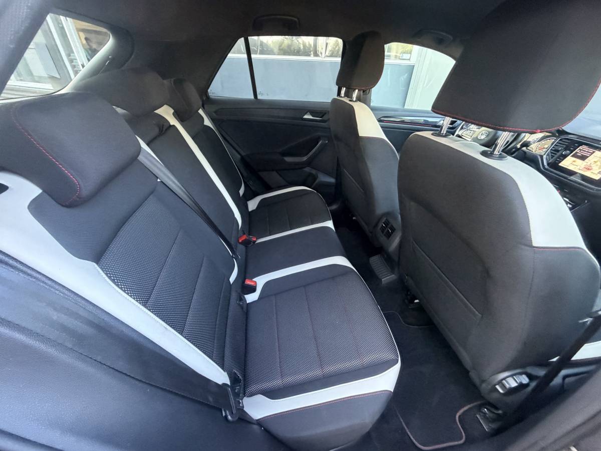 Volkswagen T-Roc Volkswagen T-Roc 1.5 TSI Sport Business R Automaat,navi,Trekhaak,Stoelverwarming,18Inch Bj 2019 Hoge Zit 150 pk