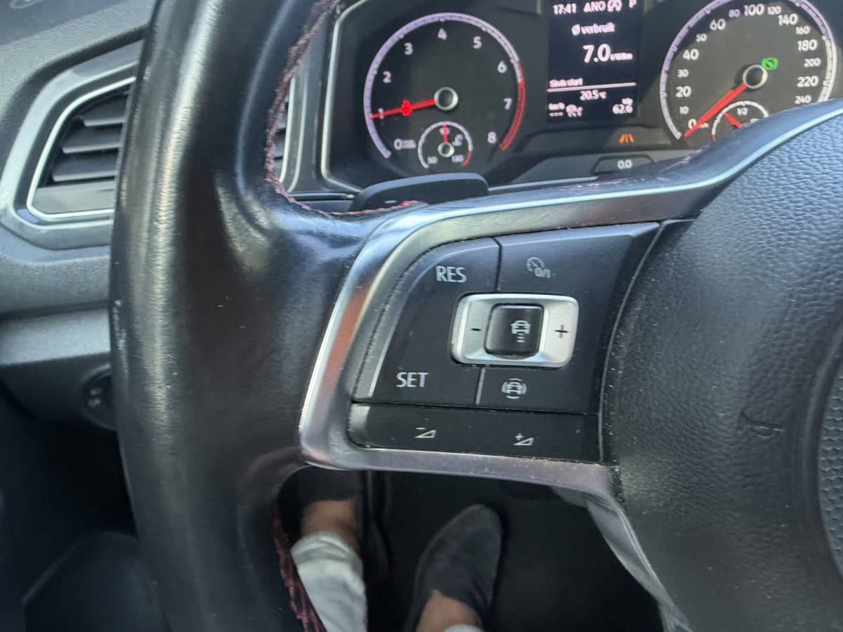 Volkswagen T-Roc Volkswagen T-Roc 1.5 TSI Sport Business R Automaat,navi,Trekhaak,Stoelverwarming,18Inch Bj 2019 Hoge Zit 150 pk