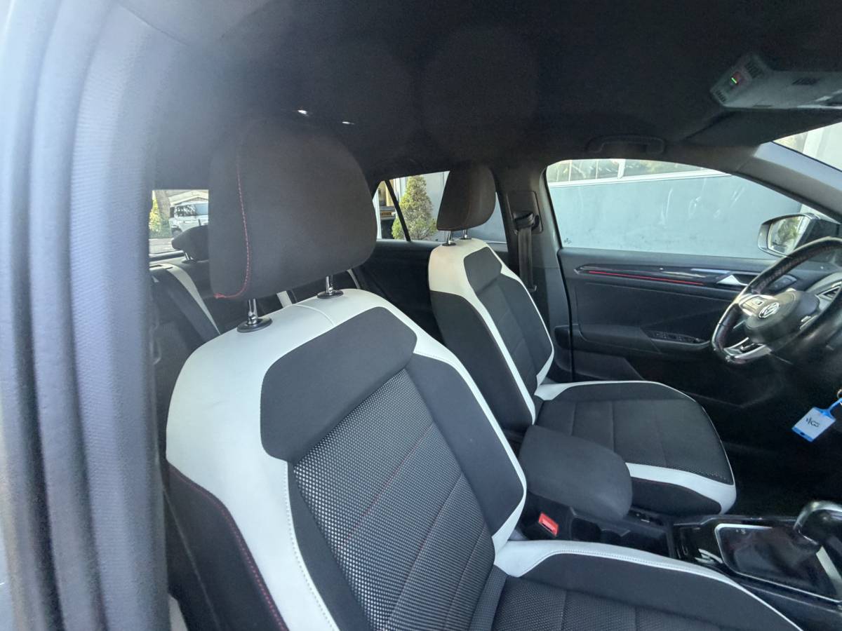 Volkswagen T-Roc Volkswagen T-Roc 1.5 TSI Sport Business R Automaat,navi,Trekhaak,Stoelverwarming,18Inch Bj 2019 Hoge Zit 150 pk