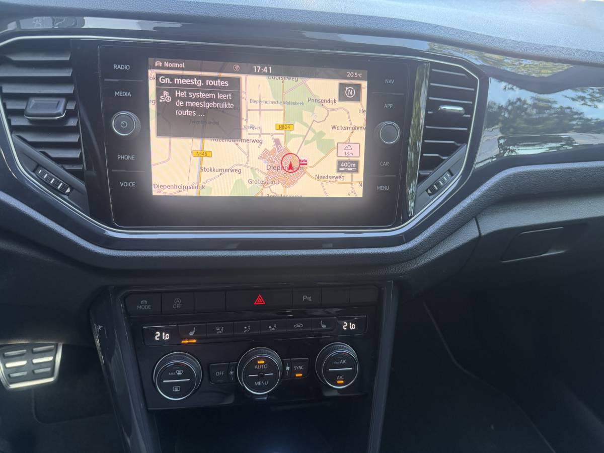 Volkswagen T-Roc Volkswagen T-Roc 1.5 TSI Sport Business R Automaat,navi,Trekhaak,Stoelverwarming,18Inch Bj 2019 Hoge Zit 150 pk