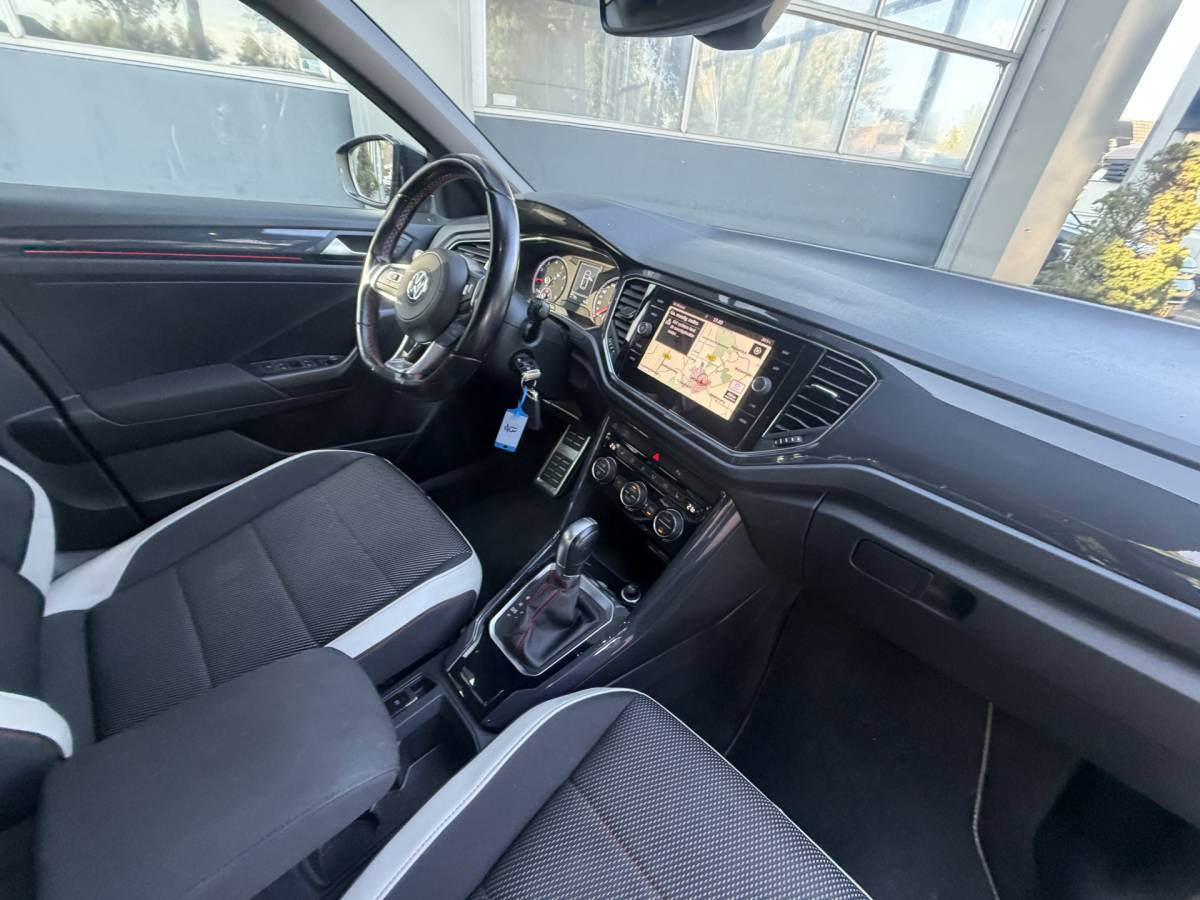 Volkswagen T-Roc Volkswagen T-Roc 1.5 TSI Sport Business R Automaat,navi,Trekhaak,Stoelverwarming,18Inch Bj 2019 Hoge Zit 150 pk