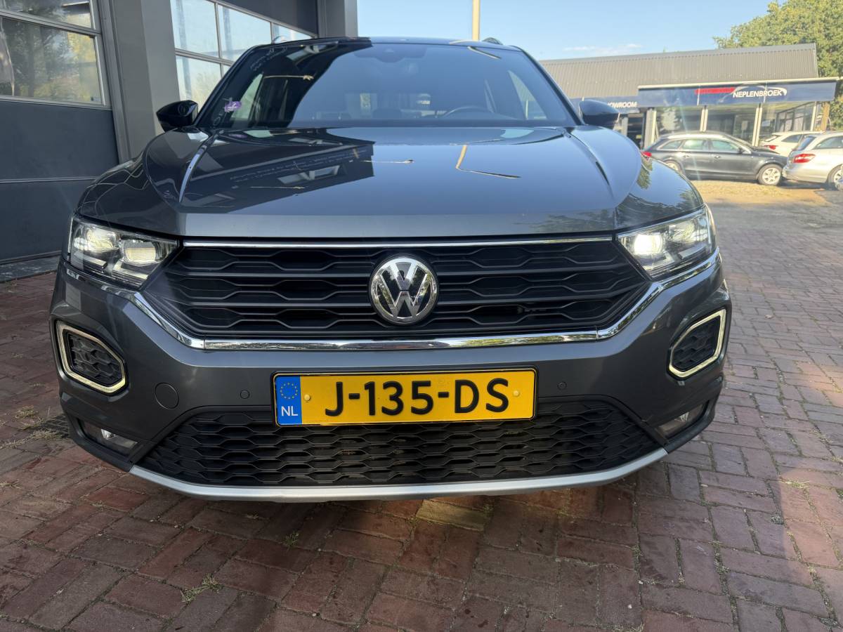 Volkswagen T-Roc Volkswagen T-Roc 1.5 TSI Sport Business R Automaat,navi,Trekhaak,Stoelverwarming,18Inch Bj 2019 Hoge Zit 150 pk