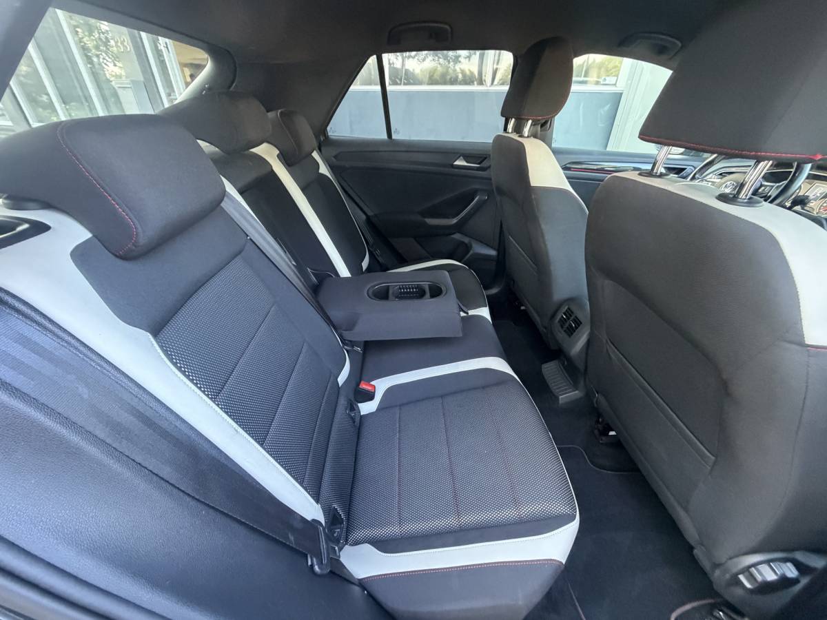 Volkswagen T-Roc Volkswagen T-Roc 1.5 TSI Sport Business R Automaat,navi,Trekhaak,Stoelverwarming,18Inch Bj 2019 Hoge Zit 150 pk