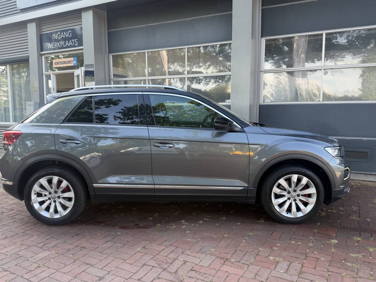 Volkswagen T-Roc Volkswagen T-Roc 1.5 TSI Sport Business R Automaat,navi,Trekhaak,Stoelverwarming,18Inch Bj 2019 Hoge Zit 150 pk