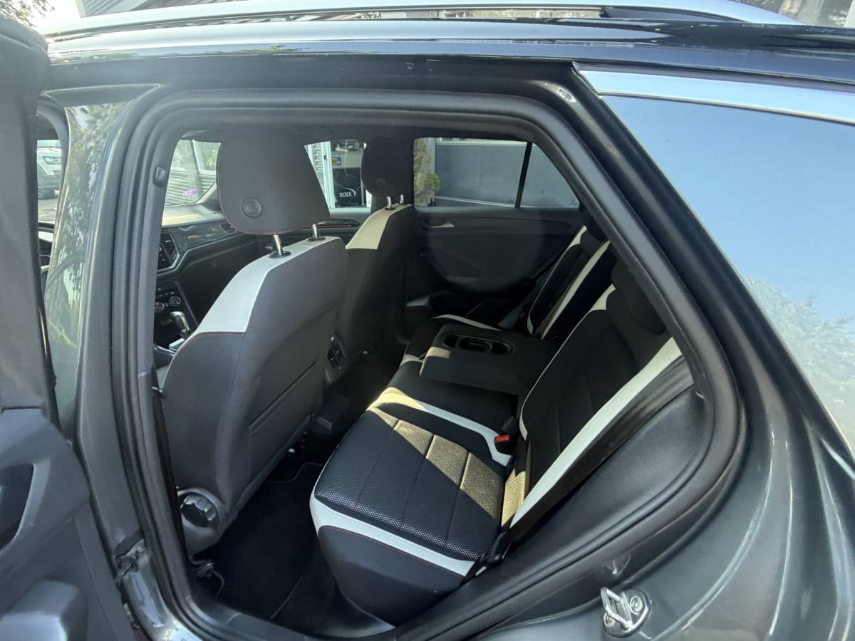 Volkswagen T-Roc Volkswagen T-Roc 1.5 TSI Sport Business R Automaat,navi,Trekhaak,Stoelverwarming,18Inch Bj 2019 Hoge Zit 150 pk