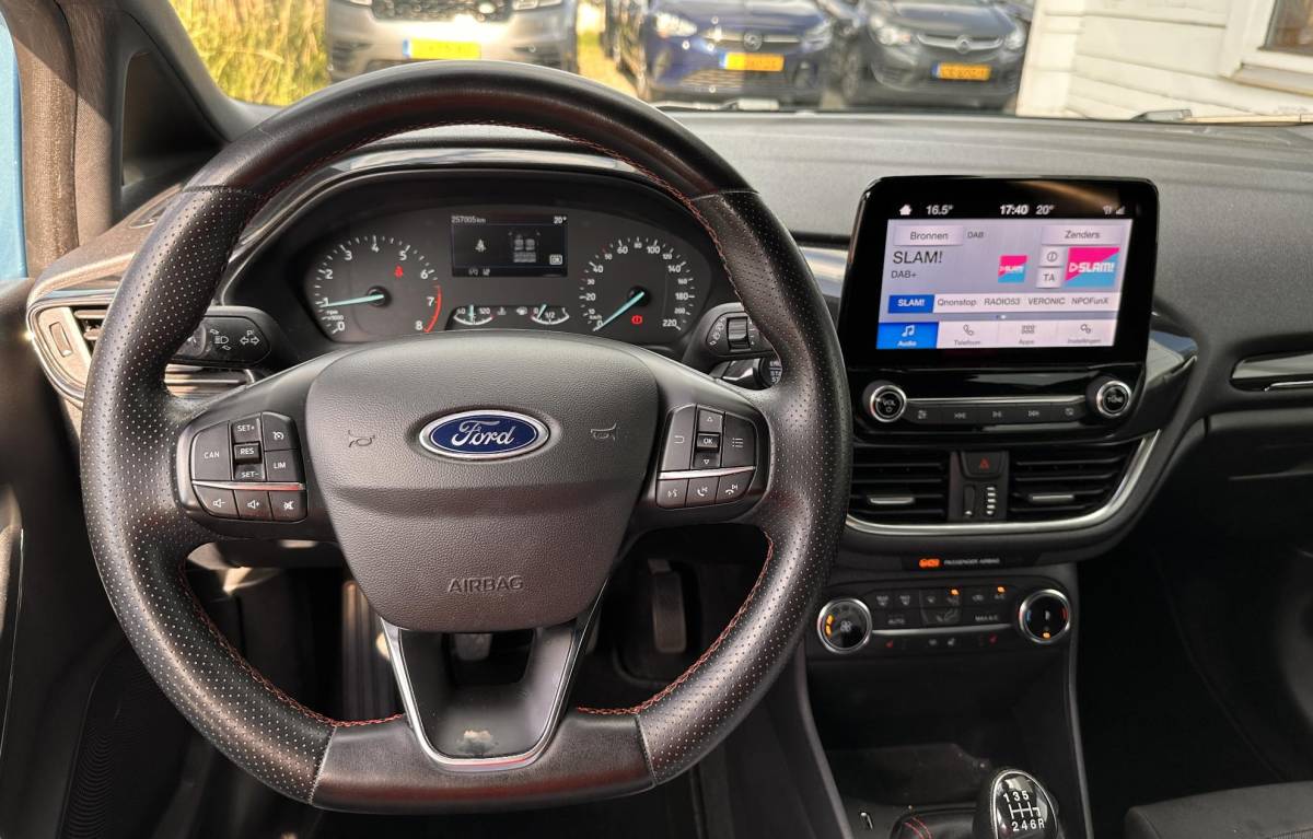 Ford Fiesta Ford Fiesta 1.0 EcoBoost Hybrid ST-Line X 135PK | Stoelverwarming | Stuurverwarming | Voorruitverwarming | Cruise Control | Climate Control | Parkeersensoren | Apple Carplay & Andriod Auto | 2 Sleutels |