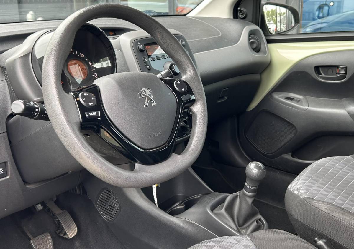 Peugeot 108 Peugeot 108 1.0 e-VTi Active 72PK | 1e Eigenaar | DEALERONDERHOUDEN | Zeer Nette Staat | NL AUTO | NAP | BTW AUTO | Prijs is inclusief BTW | Unieke Kleur Smooth Green | NAP | DAB+ | Airco | 5 Deurs | 2 Sleutels |