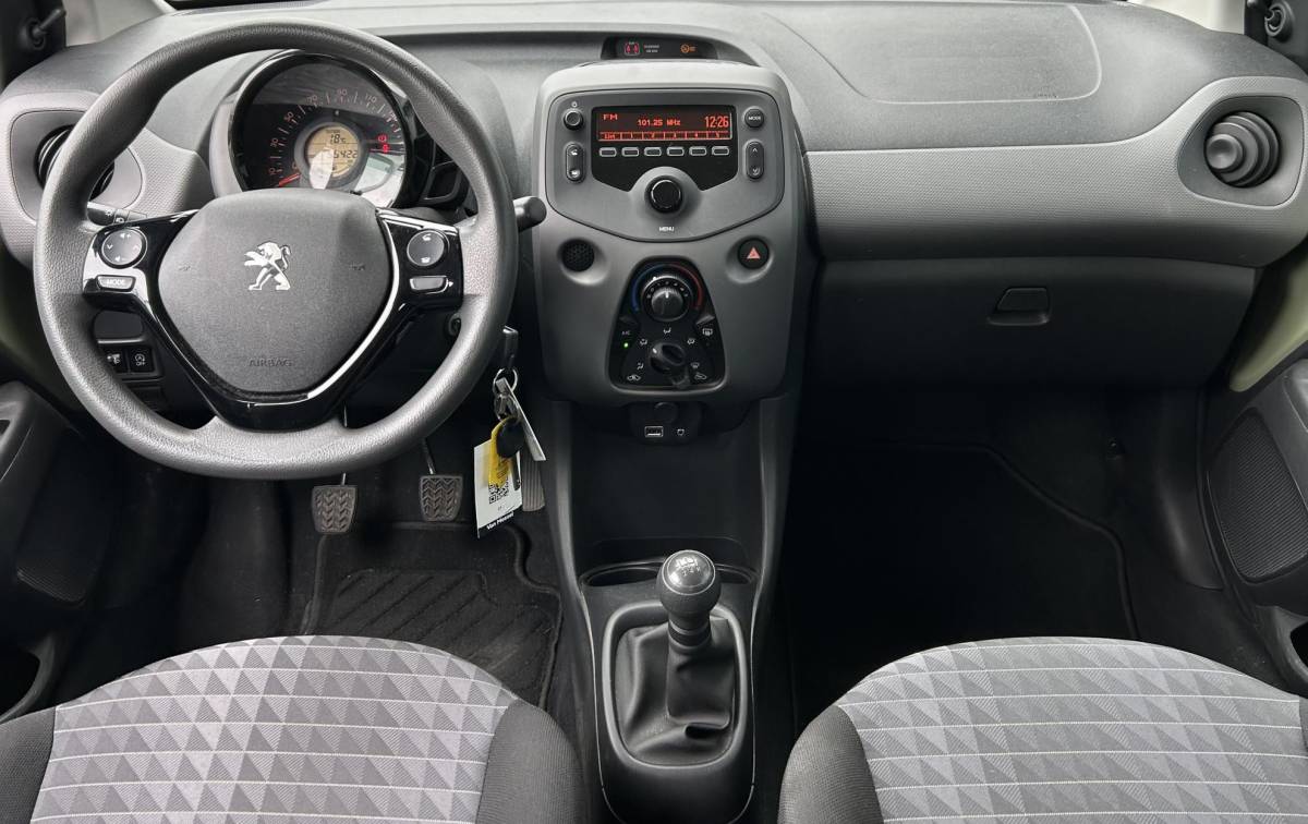 Peugeot 108 Peugeot 108 1.0 e-VTi Active 72PK | 1e Eigenaar | DEALERONDERHOUDEN | Zeer Nette Staat | NL AUTO | NAP | BTW AUTO | Prijs is inclusief BTW | Unieke Kleur Smooth Green | NAP | DAB+ | Airco | 5 Deurs | 2 Sleutels |