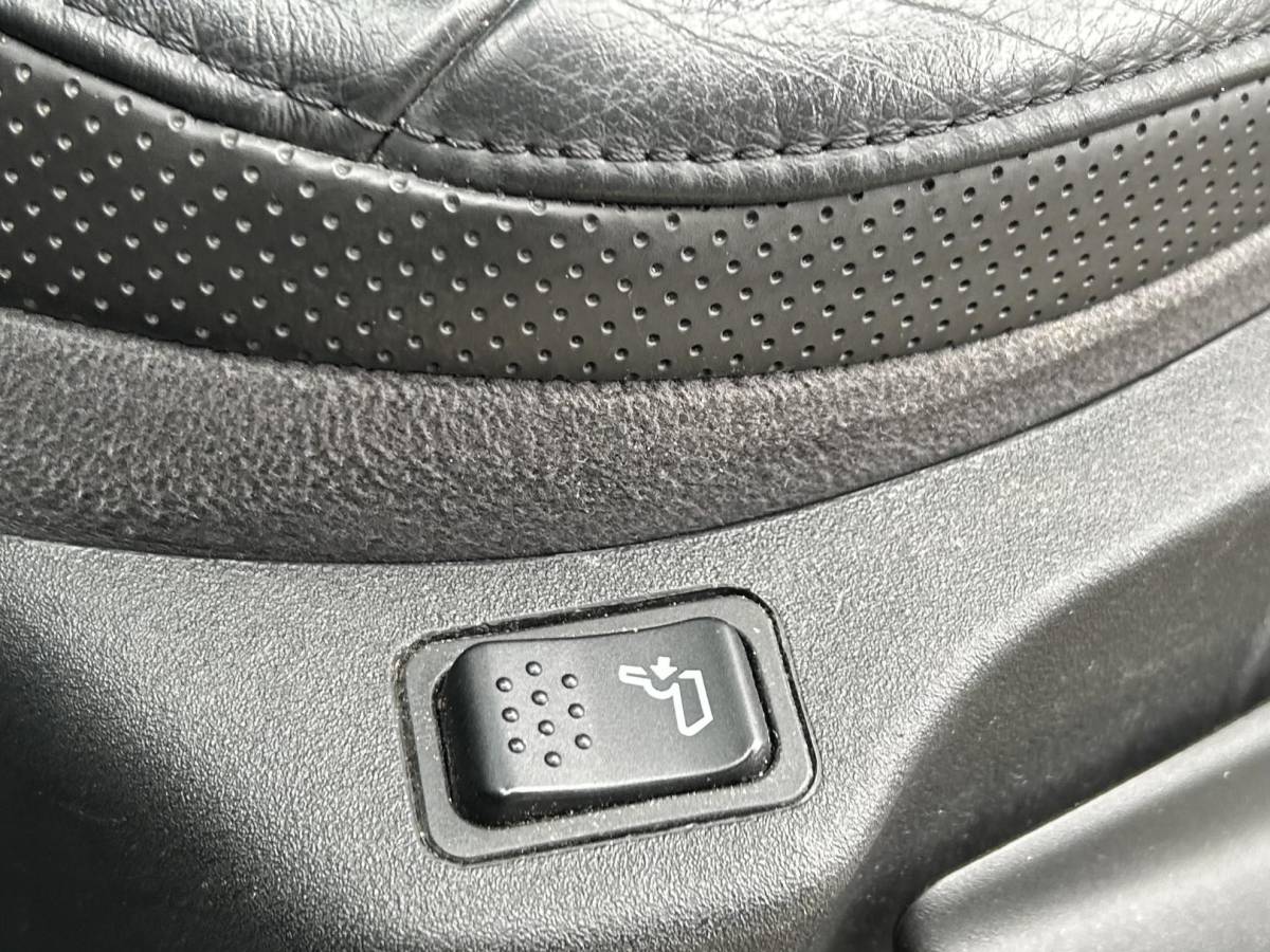 Jeep Renegade Jeep Renegade 1.4 MultiAir Limited 140PK | ZEER NETTE STAAT | 2e Eigenaar | NL Auto | NAP | Onderhoudshistorie | PANO | Lederen Bekleding | Stoelverwarming | Stuurverwarming | Navigatie | Climate Control | All Season Banden | Parkeersensoren | Privacy Glass | 2 Sleutels |
