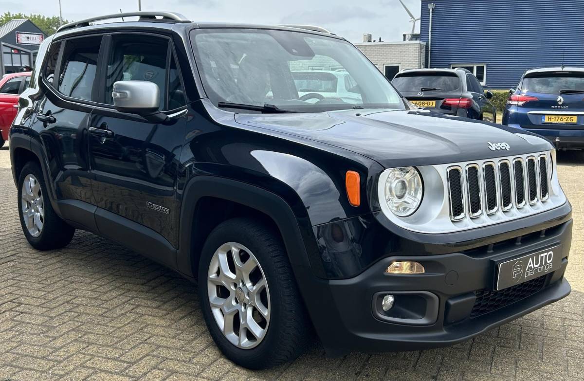 Jeep Renegade Jeep Renegade 1.4 MultiAir Limited 140PK | ZEER NETTE STAAT | 2e Eigenaar | NL Auto | NAP | Onderhoudshistorie | PANO | Lederen Bekleding | Stoelverwarming | Stuurverwarming | Navigatie | Climate Control | All Season Banden | Parkeersensoren | Privacy Glass | 2 Sleutels |