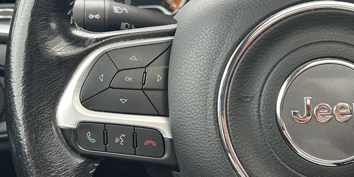 Jeep Renegade Jeep Renegade 1.4 MultiAir Limited 140PK | ZEER NETTE STAAT | 2e Eigenaar | NL Auto | NAP | Onderhoudshistorie | PANO | Lederen Bekleding | Stoelverwarming | Stuurverwarming | Navigatie | Climate Control | All Season Banden | Parkeersensoren | Privacy Glass | 2 Sleutels |