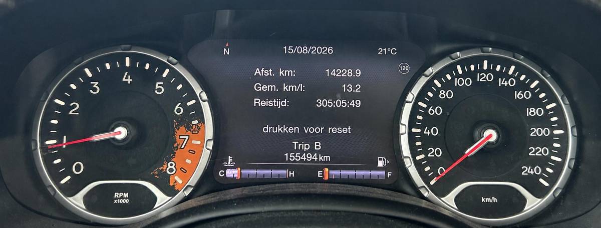 Jeep Renegade Jeep Renegade 1.4 MultiAir Limited 140PK | ZEER NETTE STAAT | 2e Eigenaar | NL Auto | NAP | Onderhoudshistorie | PANO | Lederen Bekleding | Stoelverwarming | Stuurverwarming | Navigatie | Climate Control | All Season Banden | Parkeersensoren | Privacy Glass | 2 Sleutels |
