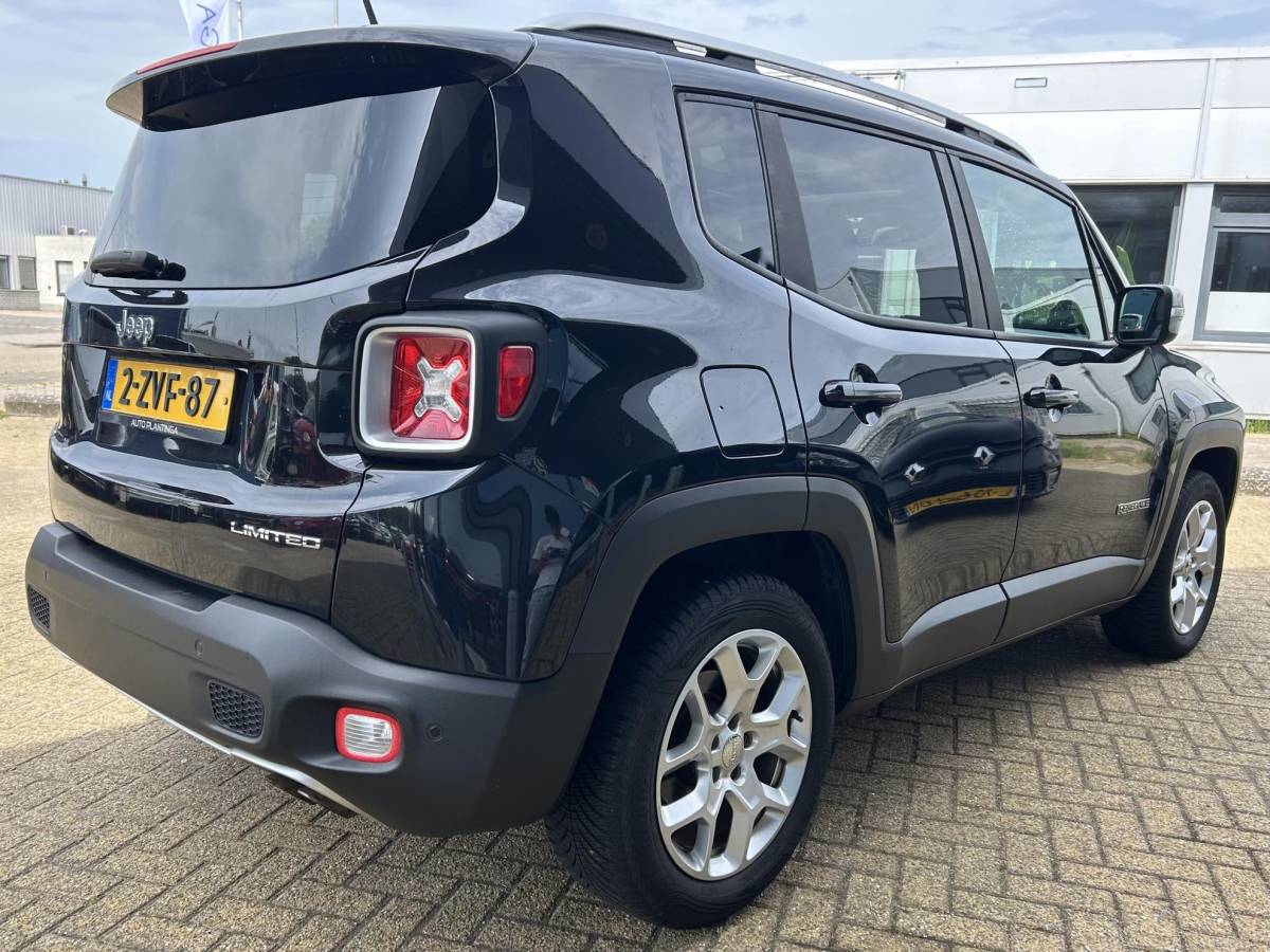 Jeep Renegade Jeep Renegade 1.4 MultiAir Limited 140PK | ZEER NETTE STAAT | 2e Eigenaar | NL Auto | NAP | Onderhoudshistorie | PANO | Lederen Bekleding | Stoelverwarming | Stuurverwarming | Navigatie | Climate Control | All Season Banden | Parkeersensoren | Privacy Glass | 2 Sleutels |