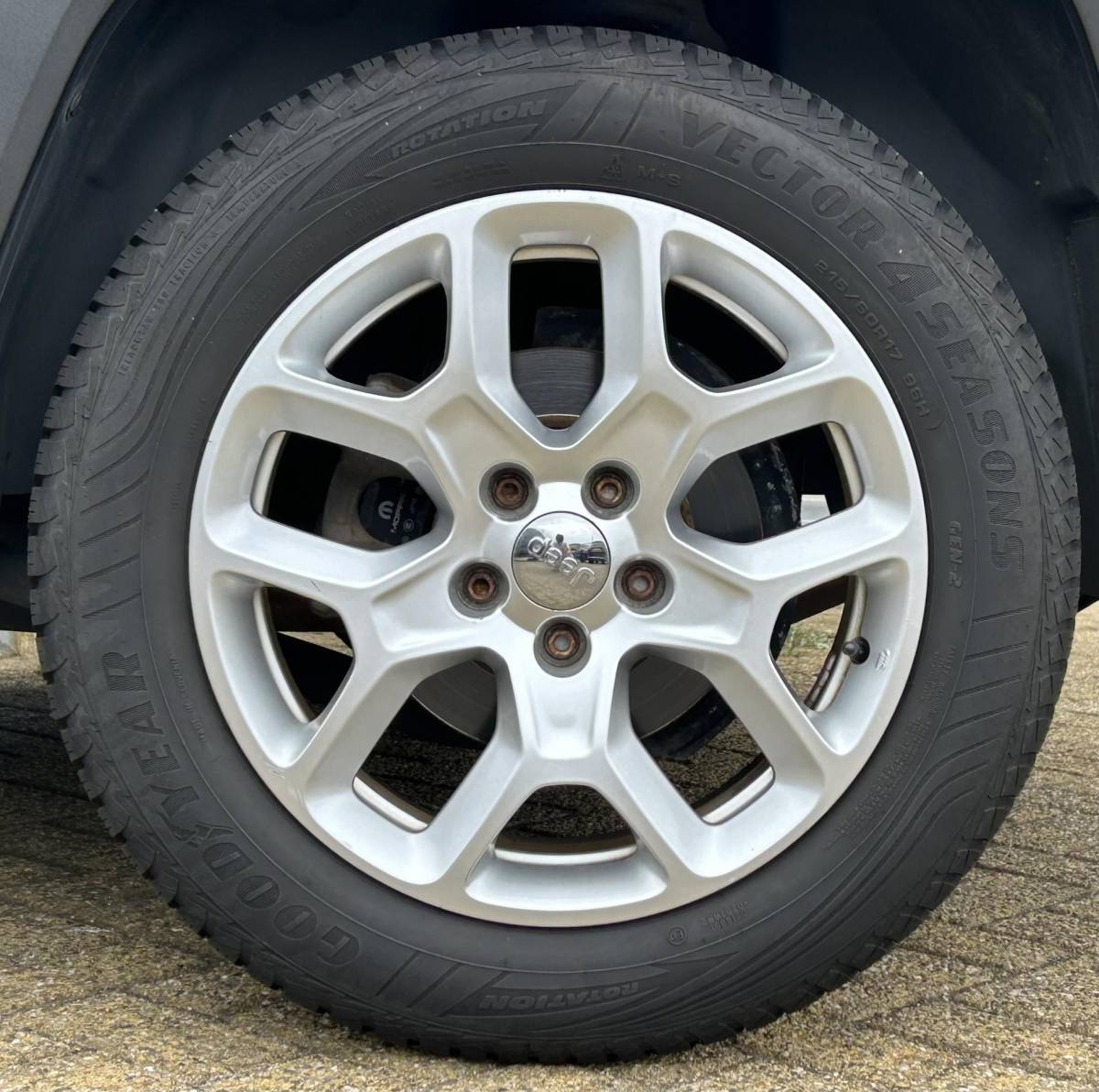 Jeep Renegade Jeep Renegade 1.4 MultiAir Limited 140PK | ZEER NETTE STAAT | 2e Eigenaar | NL Auto | NAP | Onderhoudshistorie | PANO | Lederen Bekleding | Stoelverwarming | Stuurverwarming | Navigatie | Climate Control | All Season Banden | Parkeersensoren | Privacy Glass | 2 Sleutels |