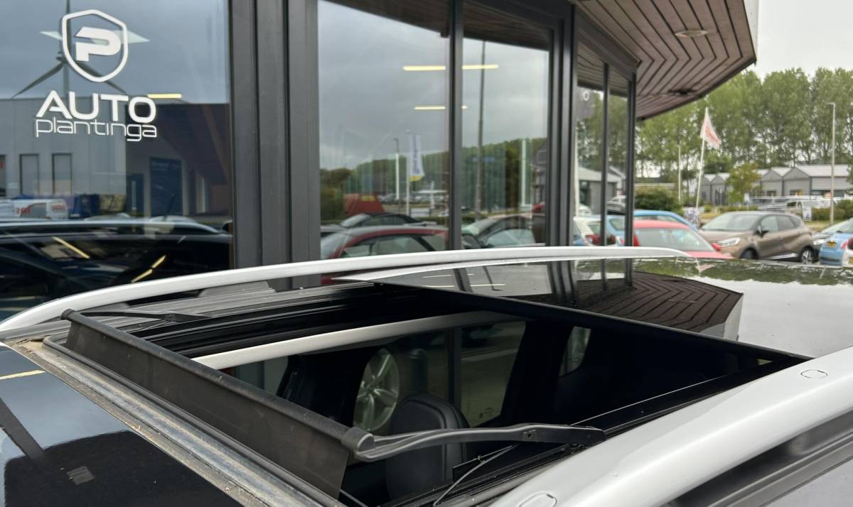 Jeep Renegade Jeep Renegade 1.4 MultiAir Limited 140PK | ZEER NETTE STAAT | 2e Eigenaar | NL Auto | NAP | Onderhoudshistorie | PANO | Lederen Bekleding | Stoelverwarming | Stuurverwarming | Navigatie | Climate Control | All Season Banden | Parkeersensoren | Privacy Glass | 2 Sleutels |