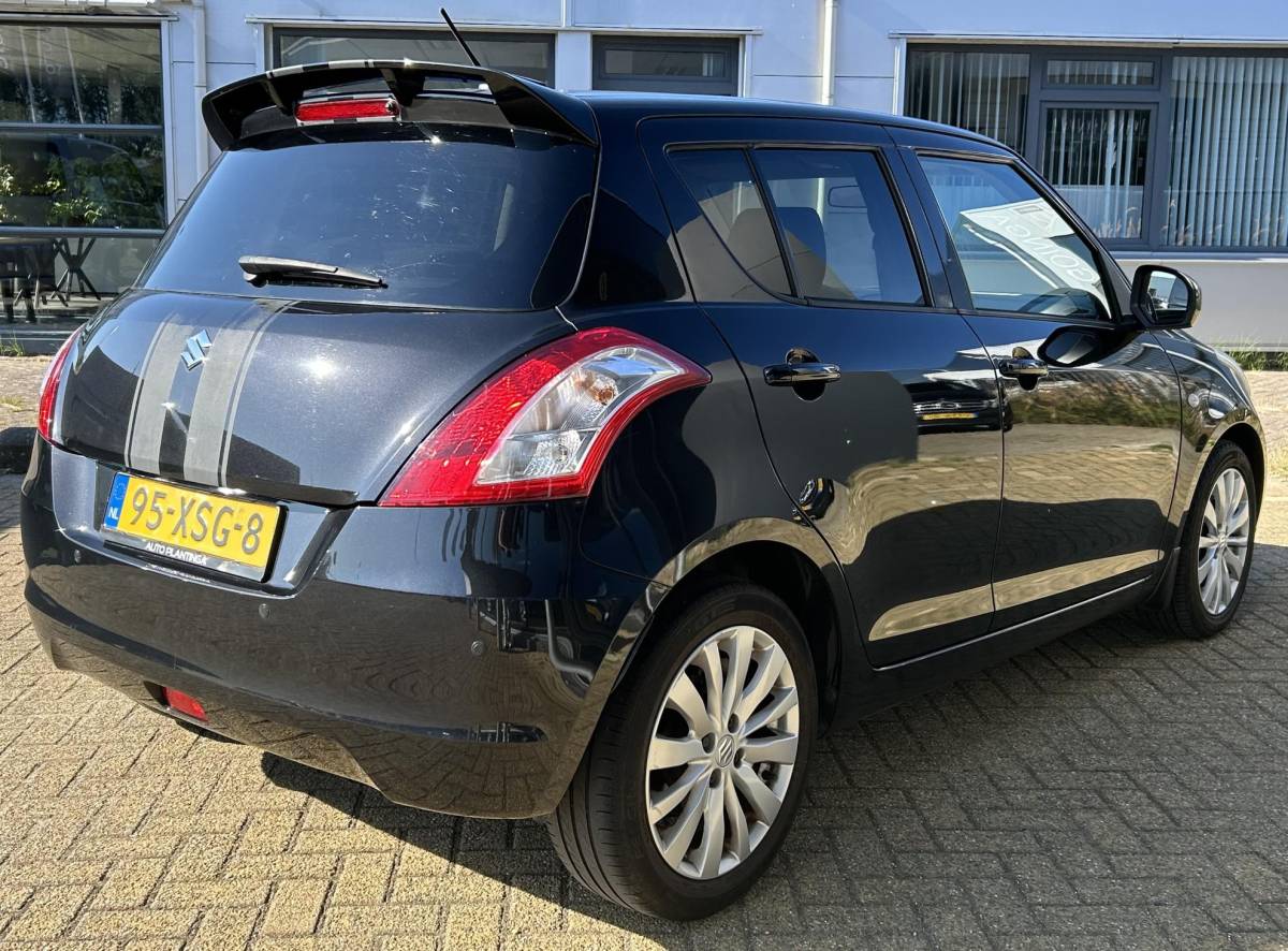 Suzuki Swift Suzuki Swift 1.2 Exclusive EASSS 90PK | GT-pakket | Nette Staat | NL AUTO | NAP | 5 Deurs | Cruise Control | Navigatie | Climate Control | Keyless Entry | Keyless Start | Lichtmetalen Velgen | 2 Sleutels | APK tot 19-07-2027 |