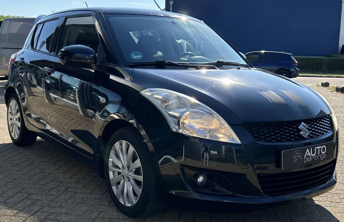 Suzuki Swift Suzuki Swift 1.2 Exclusive EASSS 90PK | GT-pakket | Nette Staat | NL AUTO | NAP | 5 Deurs | Cruise Control | Navigatie | Climate Control | Keyless Entry | Keyless Start | Lichtmetalen Velgen | 2 Sleutels | APK tot 19-07-2027 |