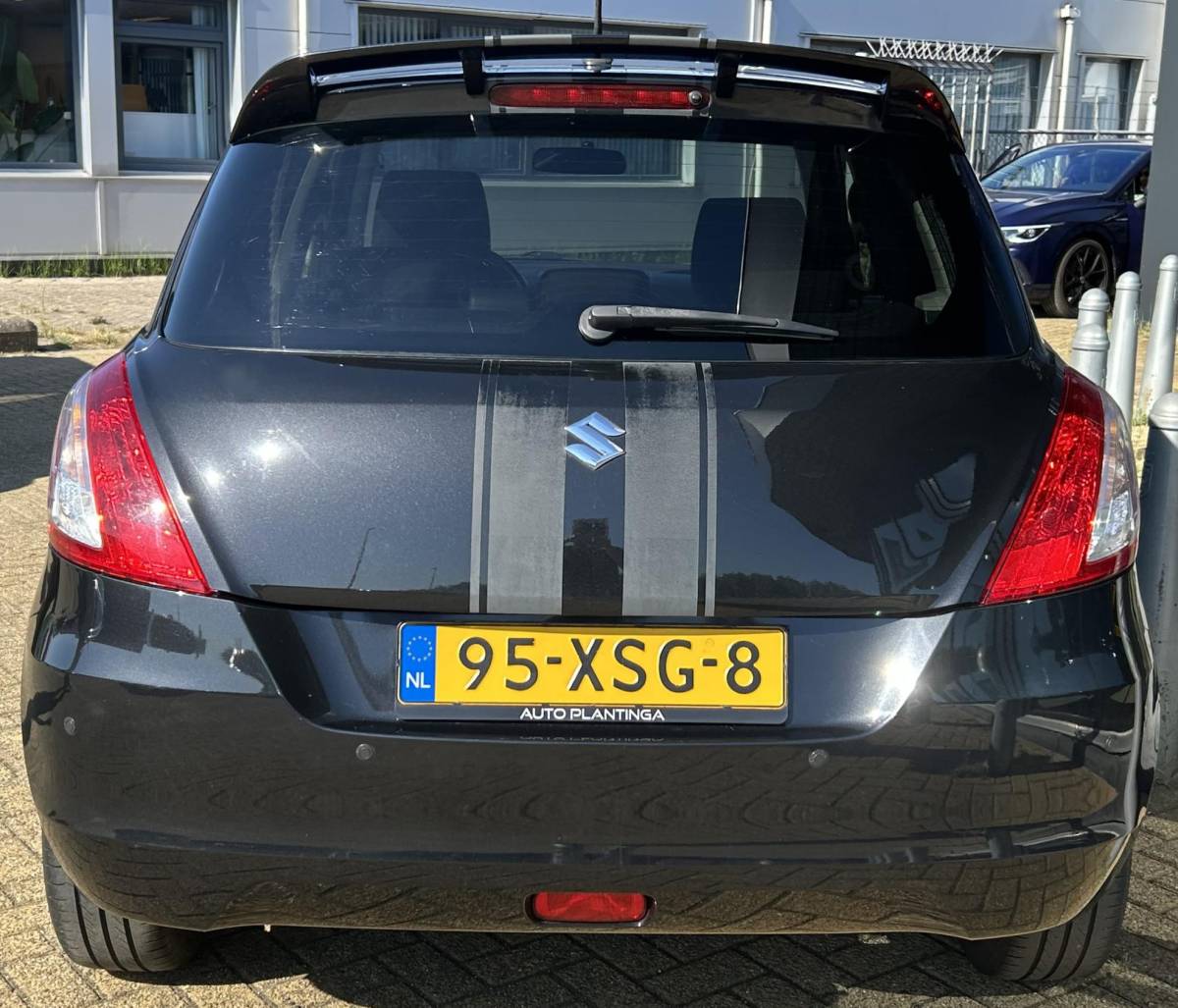 Suzuki Swift Suzuki Swift 1.2 Exclusive EASSS 90PK | GT-pakket | Nette Staat | NL AUTO | NAP | 5 Deurs | Cruise Control | Navigatie | Climate Control | Keyless Entry | Keyless Start | Lichtmetalen Velgen | 2 Sleutels | APK tot 19-07-2027 |