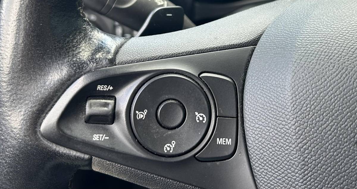 Opel Corsa Opel Corsa 1.2 GS Line 131PK | AUTOMAAT | 2e Eigenaar | NL AUTO | Onderhoudshistorie | Achteruitrijcamera | Sportstoelen | Armsteun | Apple Carplay & Andriod Auto | Lichtmetalen Velgen | 2 Sleutels | Keyless |