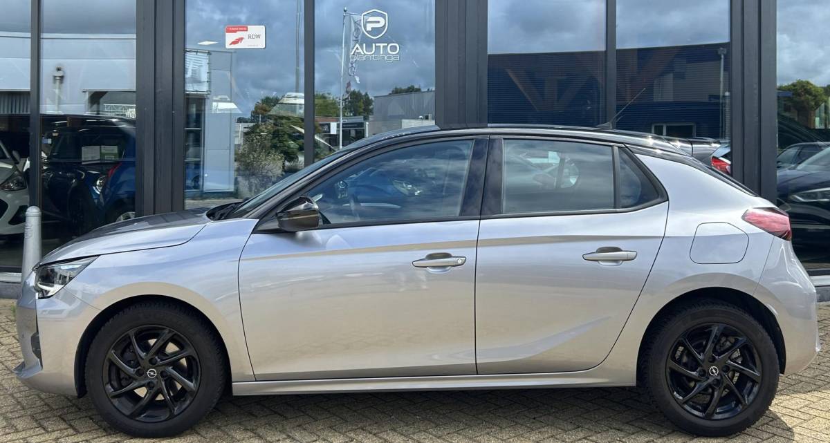 Opel Corsa Opel Corsa 1.2 GS Line 131PK | AUTOMAAT | 2e Eigenaar | NL AUTO | Onderhoudshistorie | Achteruitrijcamera | Sportstoelen | Armsteun | Apple Carplay & Andriod Auto | Lichtmetalen Velgen | 2 Sleutels | Keyless |