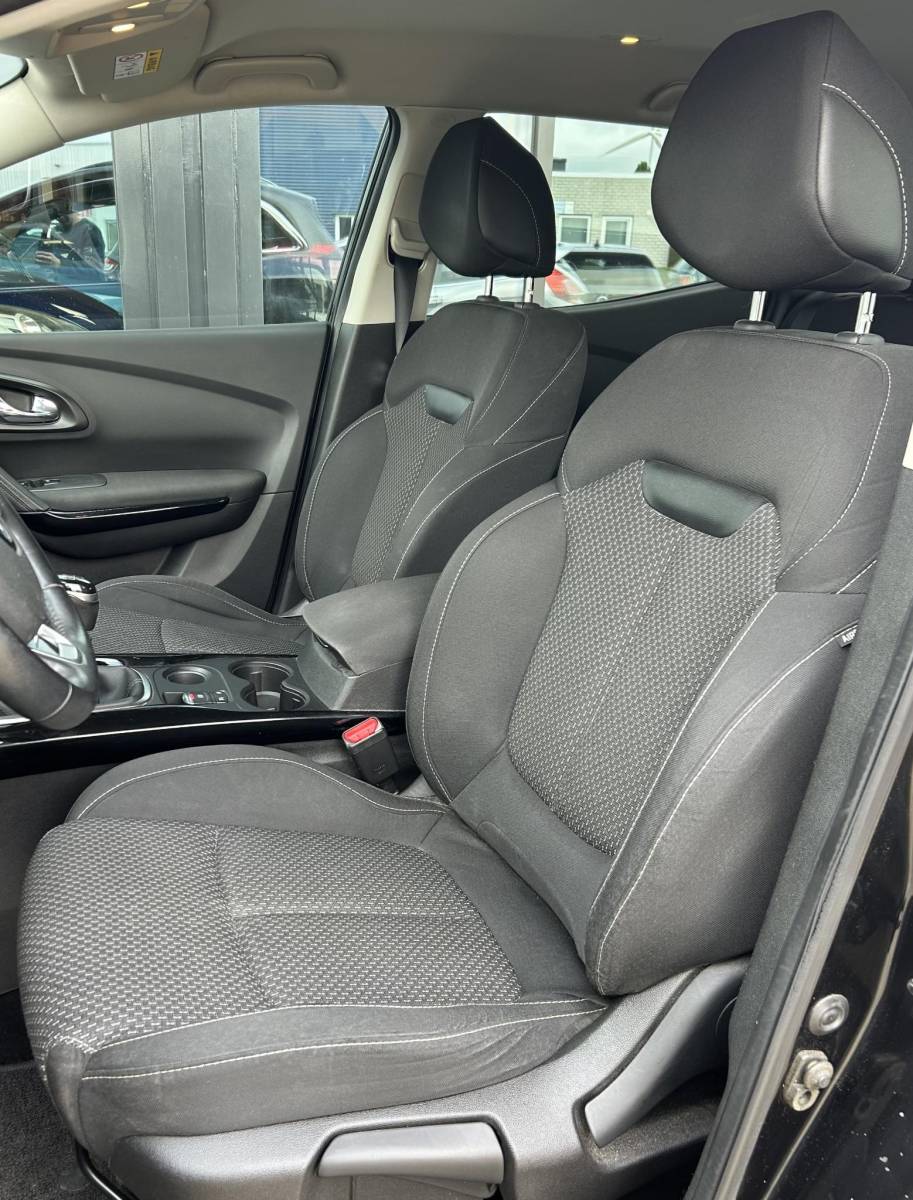 Renault Kadjar Renault Kadjar 1.2 TCe Intens 131PK | Trekhaak | 1500KG Trekgewicht | Achteruitrijcamera | Parkeersensoren Voor en Achter | Navigatie | Cruise Control | Climate Control | 2 Sleutels |