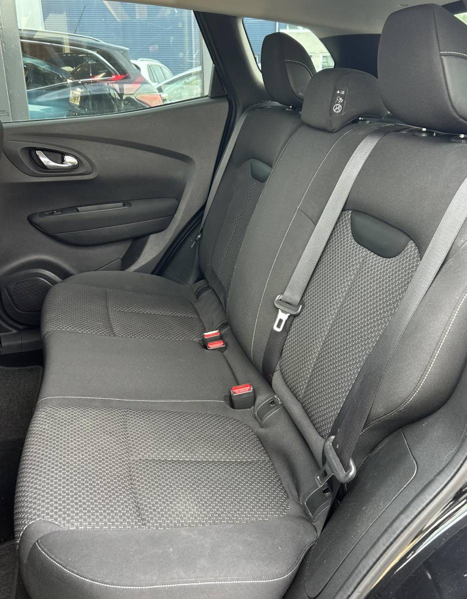 Renault Kadjar Renault Kadjar 1.2 TCe Intens 131PK | Trekhaak | 1500KG Trekgewicht | Achteruitrijcamera | Parkeersensoren Voor en Achter | Navigatie | Cruise Control | Climate Control | 2 Sleutels |