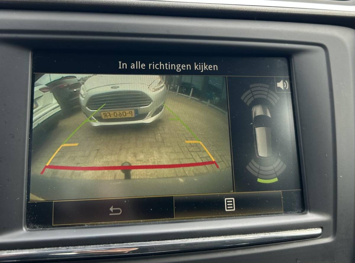 Renault Kadjar Renault Kadjar 1.2 TCe Intens 131PK | Trekhaak | 1500KG Trekgewicht | Achteruitrijcamera | Parkeersensoren Voor en Achter | Navigatie | Cruise Control | Climate Control | 2 Sleutels |