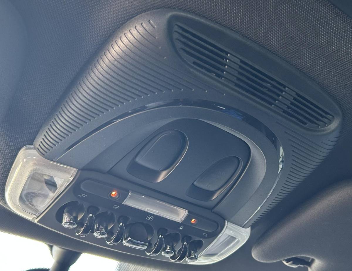 MINI 5-Deurs MINI 5-Deurs 1.5 Cooper Chili Business 136PK | AUTOMAAT | Zeer Nette Staat | NL AUTO | NAP | 5 Deurs | PANO | Led Koplampen | Lederen Bekleding | Stoelverwarming | Navigatie | Parkeersensoren | Climate Control | Cruise Control | Elektrisch schuif-/kanteldak | 2 Sleutels |