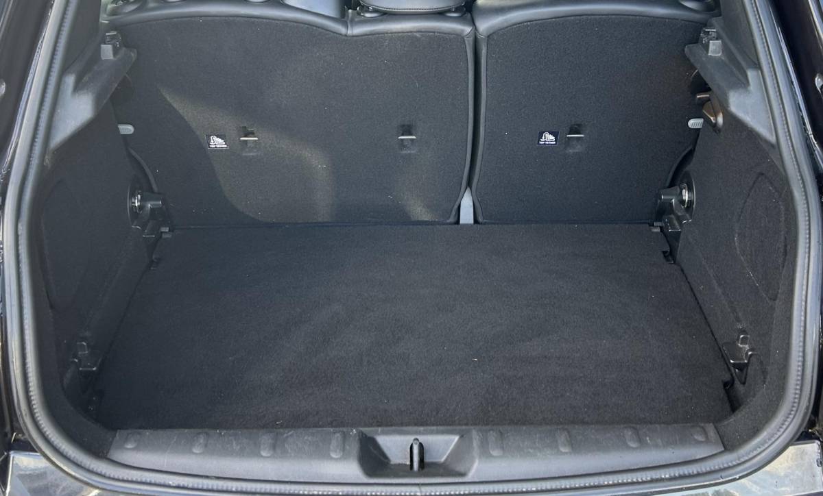 MINI 5-Deurs MINI 5-Deurs 1.5 Cooper Chili Business 136PK | AUTOMAAT | Zeer Nette Staat | NL AUTO | NAP | 5 Deurs | PANO | Led Koplampen | Lederen Bekleding | Stoelverwarming | Navigatie | Parkeersensoren | Climate Control | Cruise Control | Elektrisch schuif-/kanteldak | 2 Sleutels |