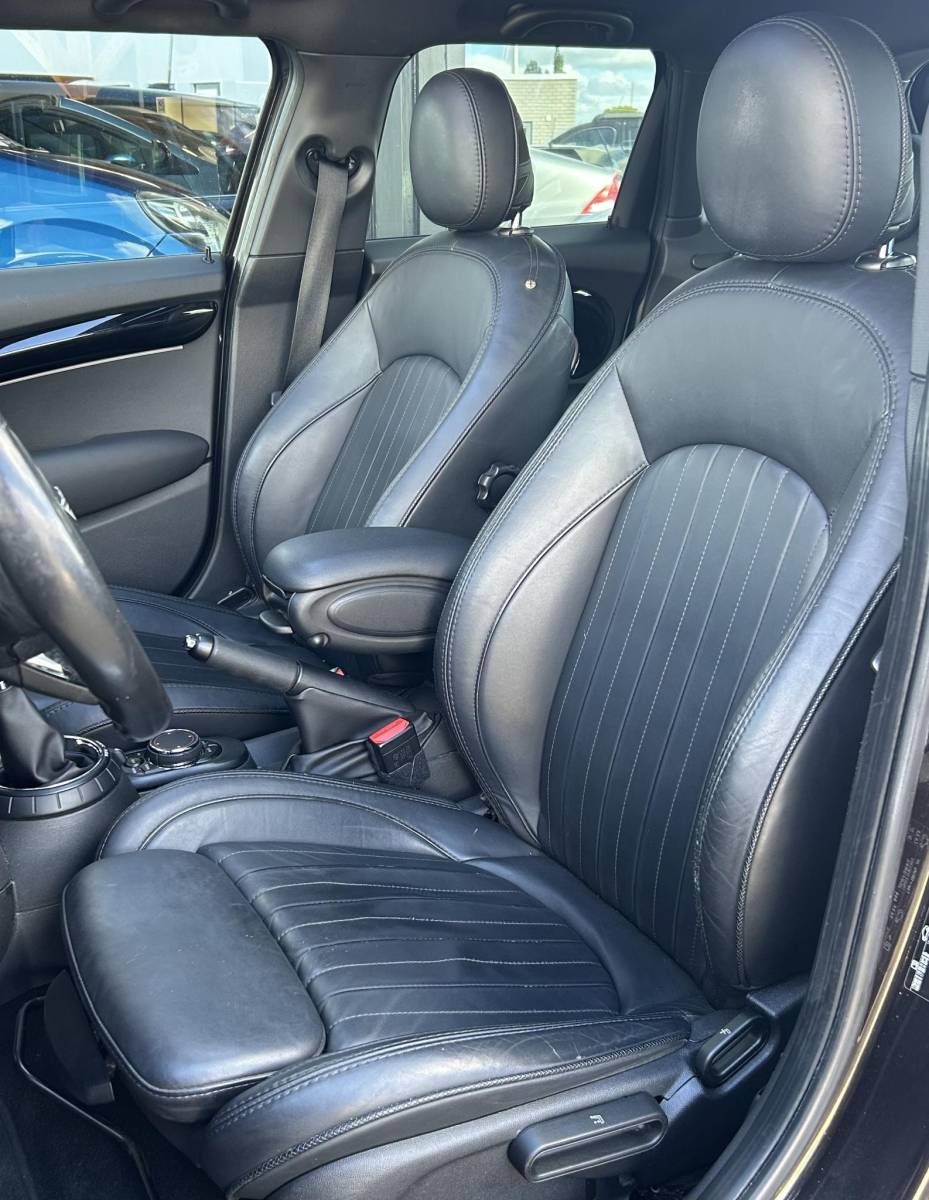 MINI 5-Deurs MINI 5-Deurs 1.5 Cooper Chili Business 136PK | AUTOMAAT | Zeer Nette Staat | NL AUTO | NAP | 5 Deurs | PANO | Led Koplampen | Lederen Bekleding | Stoelverwarming | Navigatie | Parkeersensoren | Climate Control | Cruise Control | Elektrisch schuif-/kanteldak | 2 Sleutels |