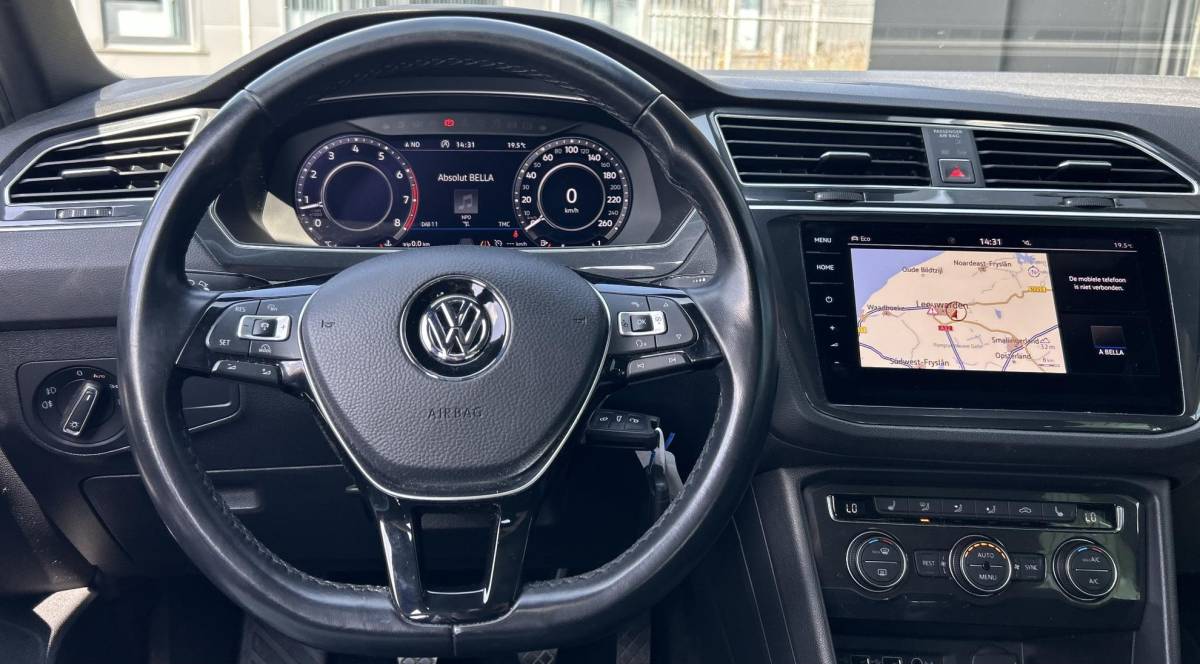 Volkswagen Tiguan Volkswagen Tiguan 1.4 TSI ACT R-Line Business R 150PK | 2e Eigenaar | DEALERONDERHOUDEN | NL AUTO | PANO | Virtual | Ergo Stoelen | Stoelverwarming | DAB+ | Adaptive Cruise Control | Parkeersensoren Voor en Achter | Navigatie | Climate Control | NAP | 2 Sleutels | APK tot 23-03-2027 |