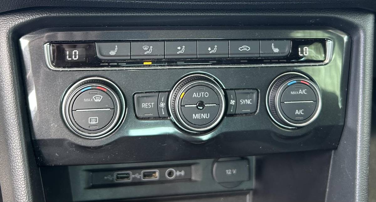 Volkswagen Tiguan Volkswagen Tiguan 1.4 TSI ACT R-Line Business R 150PK | 2e Eigenaar | DEALERONDERHOUDEN | NL AUTO | PANO | Virtual | Ergo Stoelen | Stoelverwarming | DAB+ | Adaptive Cruise Control | Parkeersensoren Voor en Achter | Navigatie | Climate Control | NAP | 2 Sleutels | APK tot 23-03-2027 |
